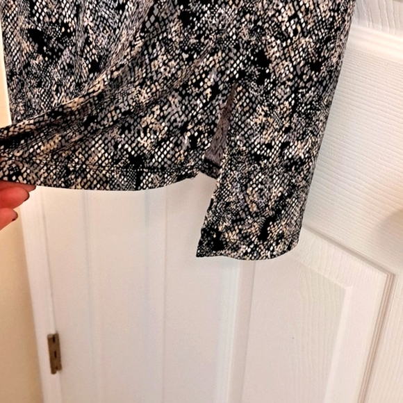 Wrinkle-Free Top - Picture 3 of 15